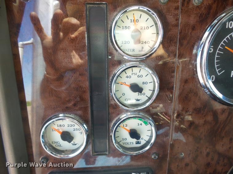 image for item DB2737 2007 International 9400i semi truck