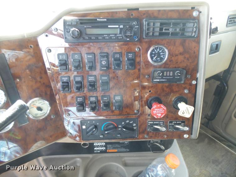 image for item DB2737 2007 International 9400i semi truck