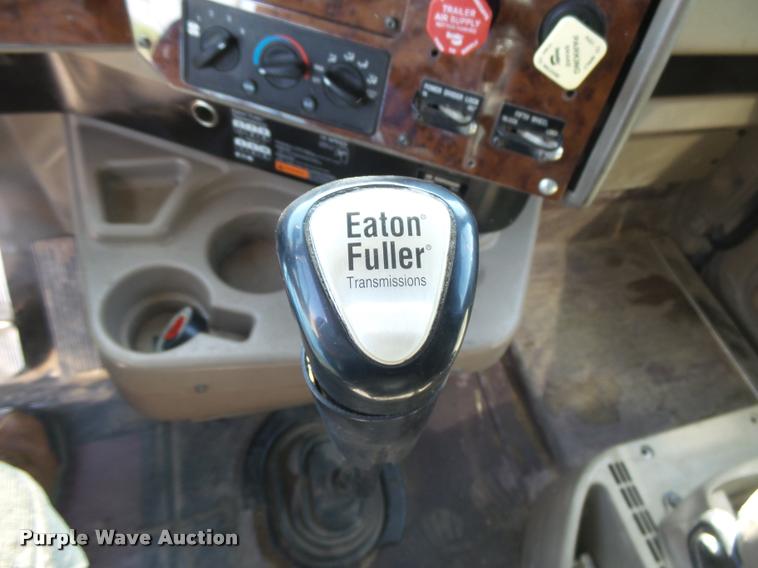 image for item DB2737 2007 International 9400i semi truck