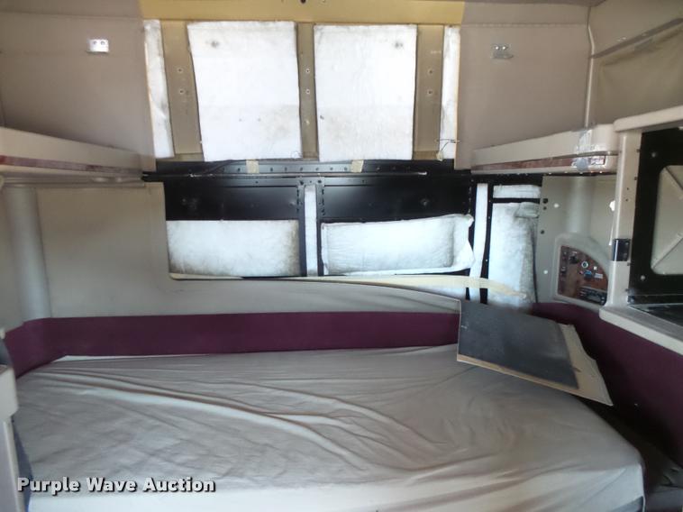 image for item DB2737 2007 International 9400i semi truck