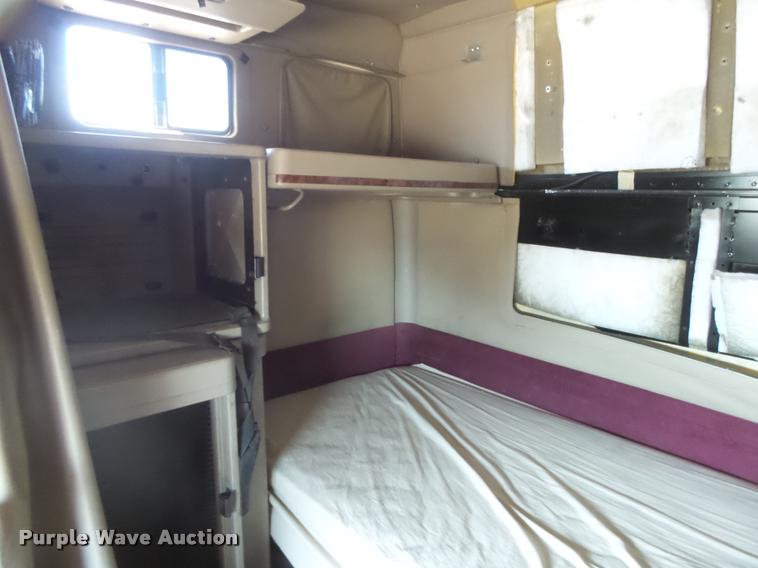 image for item DB2737 2007 International 9400i semi truck