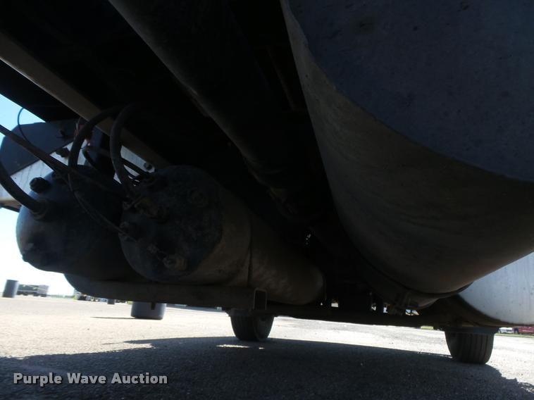 image for item DB2737 2007 International 9400i semi truck