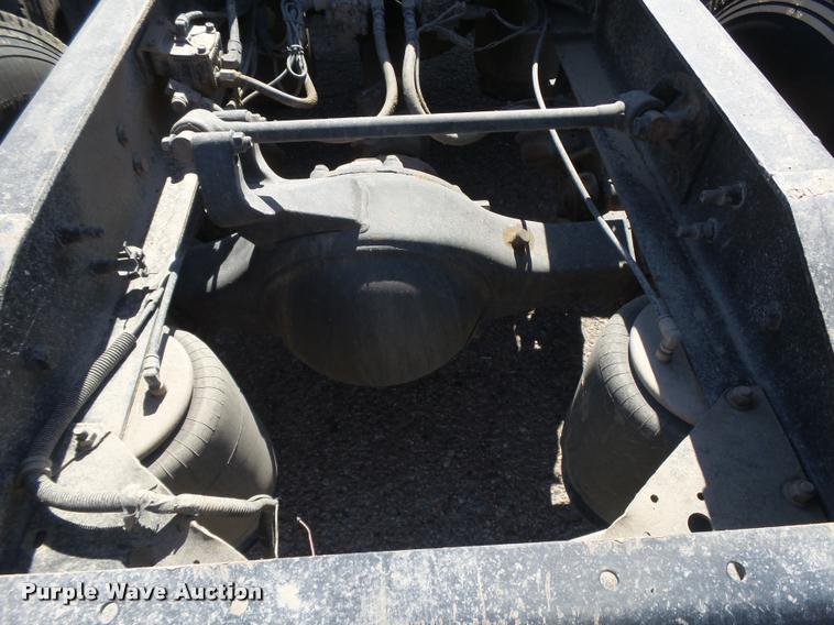 image for item DB2737 2007 International 9400i semi truck