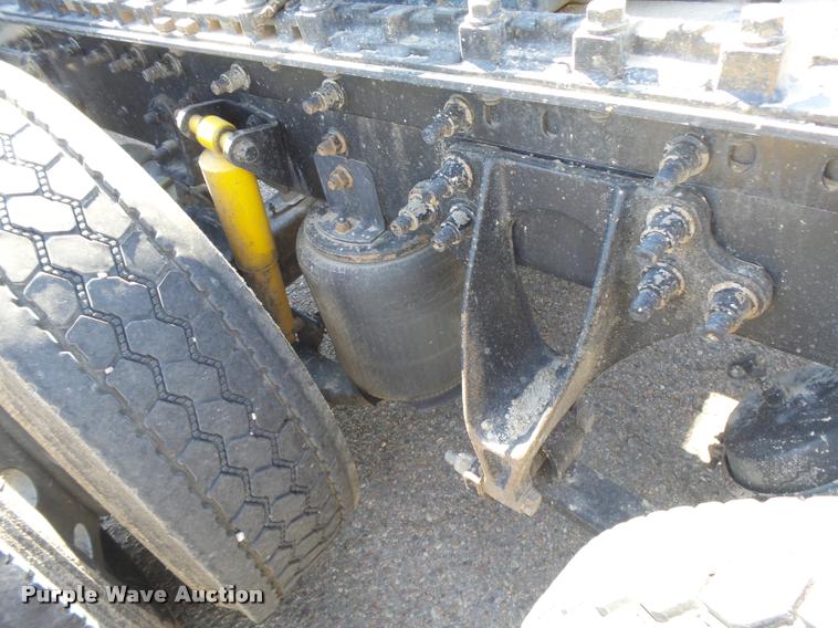 image for item DB2737 2007 International 9400i semi truck