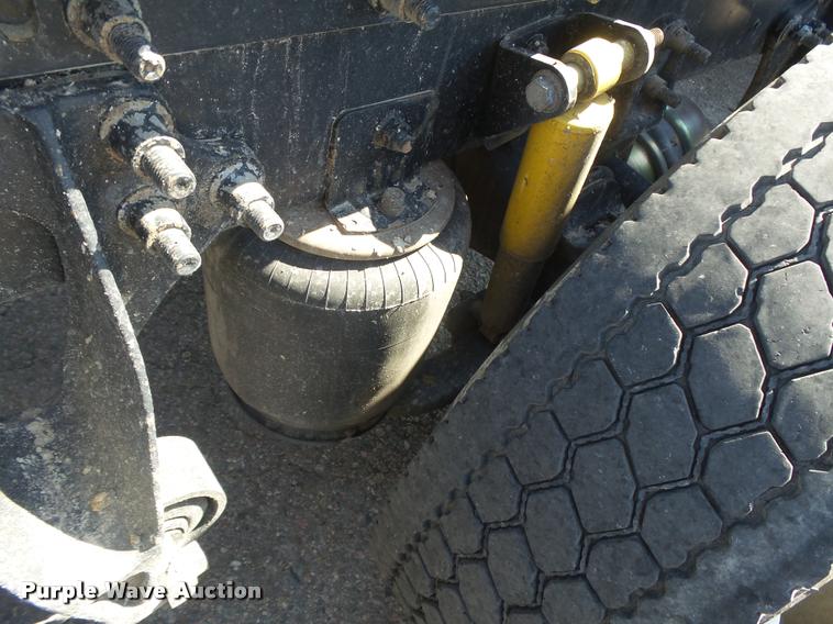 image for item DB2737 2007 International 9400i semi truck