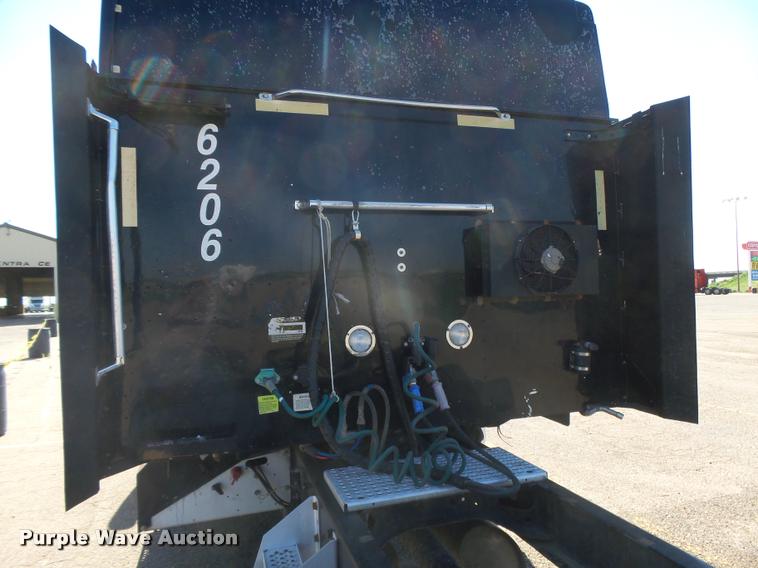 image for item DB2737 2007 International 9400i semi truck