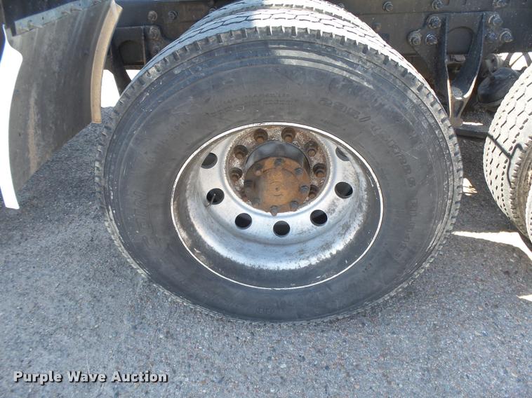 image for item DB2737 2007 International 9400i semi truck