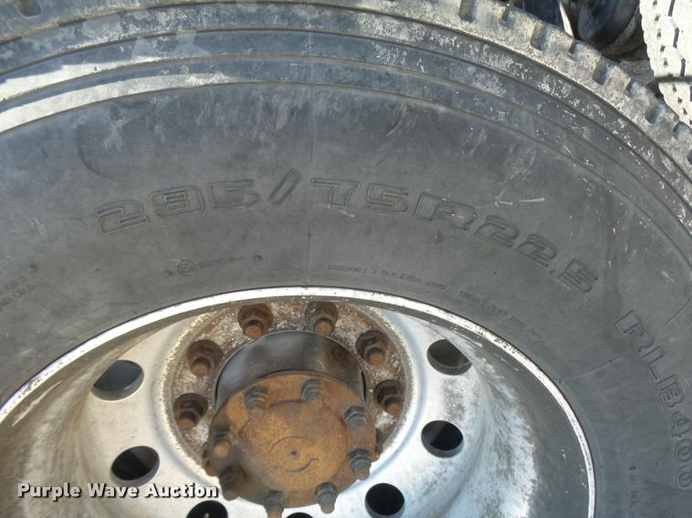 image for item DB2737 2007 International 9400i semi truck