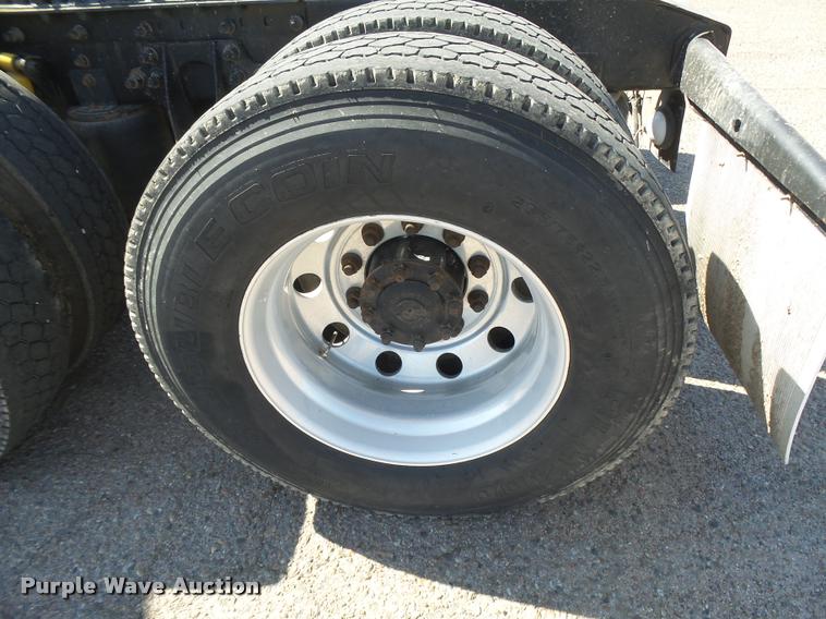 image for item DB2737 2007 International 9400i semi truck