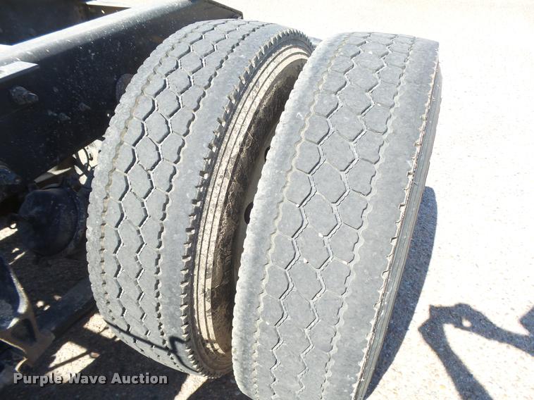 image for item DB2737 2007 International 9400i semi truck