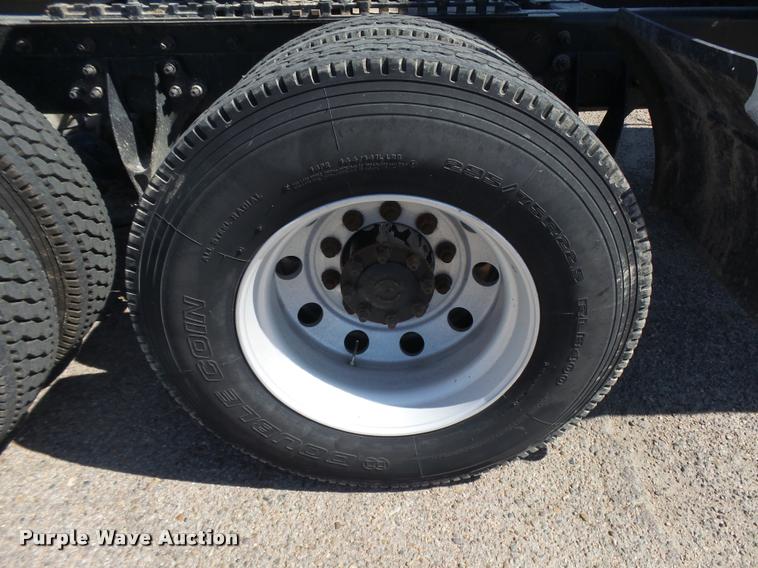 image for item DB2737 2007 International 9400i semi truck