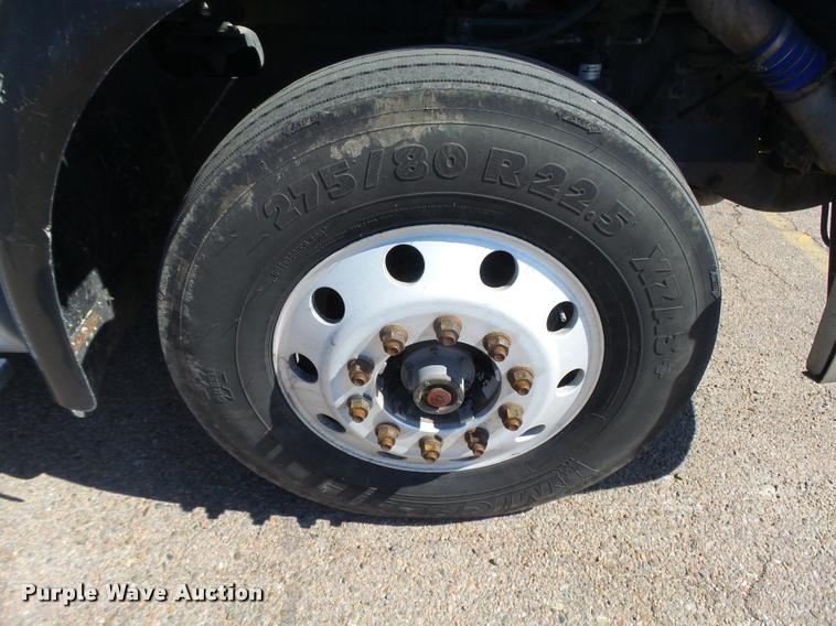 image for item DB2737 2007 International 9400i semi truck