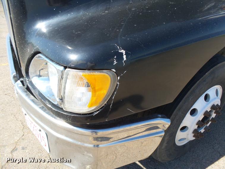 image for item DB2737 2007 International 9400i semi truck