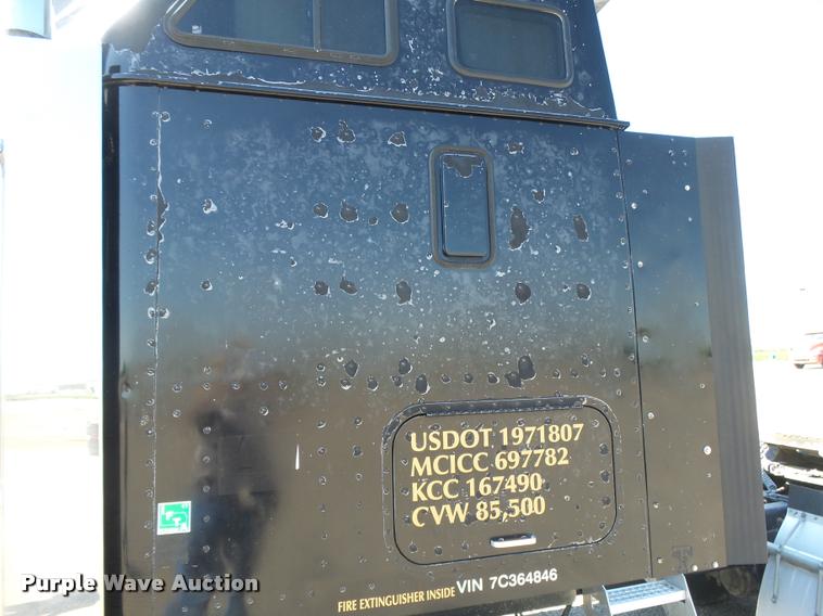 image for item DB2737 2007 International 9400i semi truck