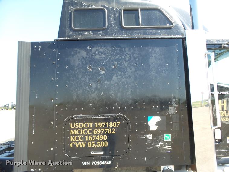 image for item DB2737 2007 International 9400i semi truck