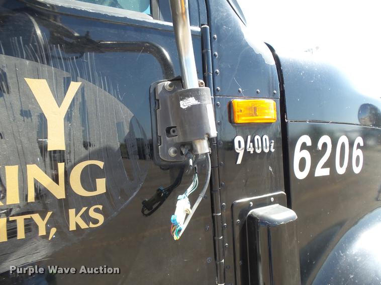 image for item DB2737 2007 International 9400i semi truck