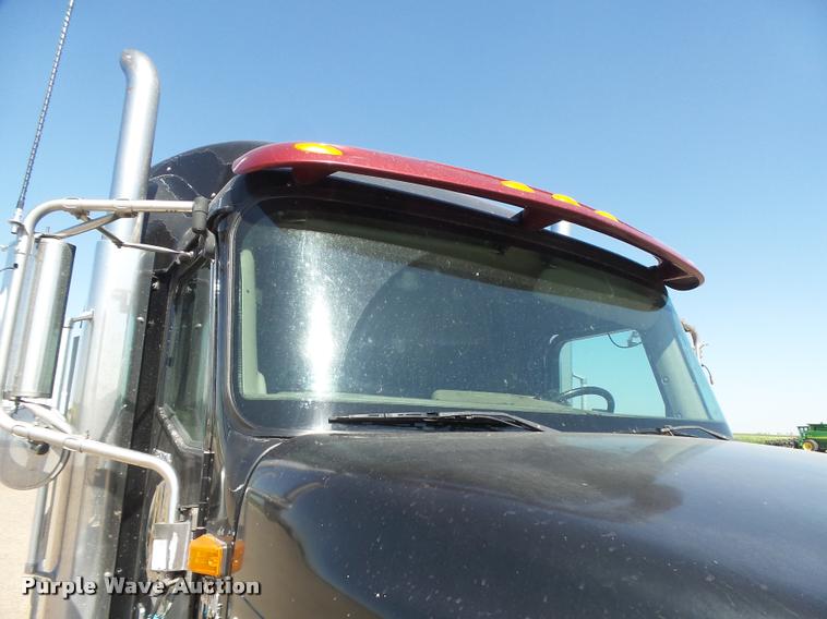 image for item DB2737 2007 International 9400i semi truck