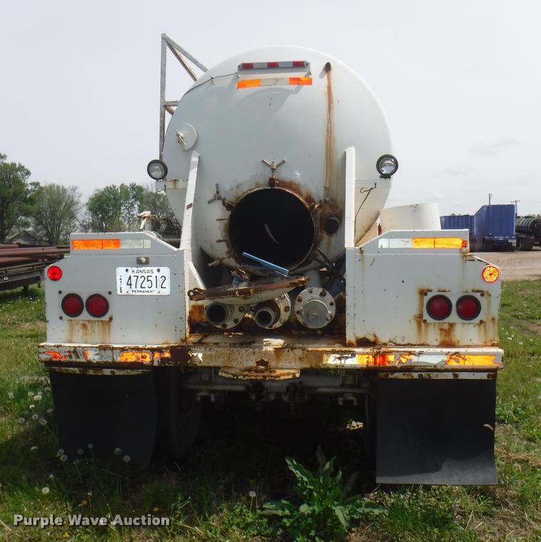 image for item DB3908 1981 Troxel tank trailer