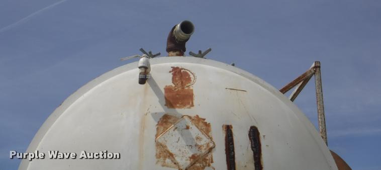 image for item DB3908 1981 Troxel tank trailer