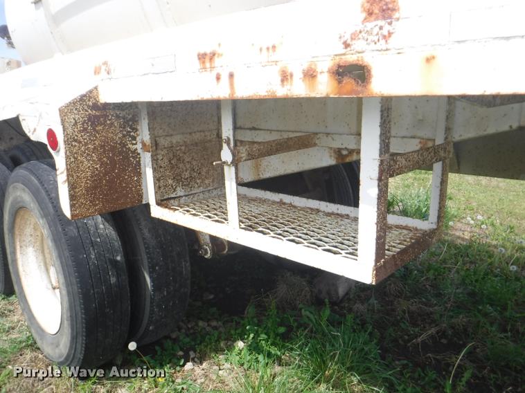 image for item DB3908 1981 Troxel tank trailer