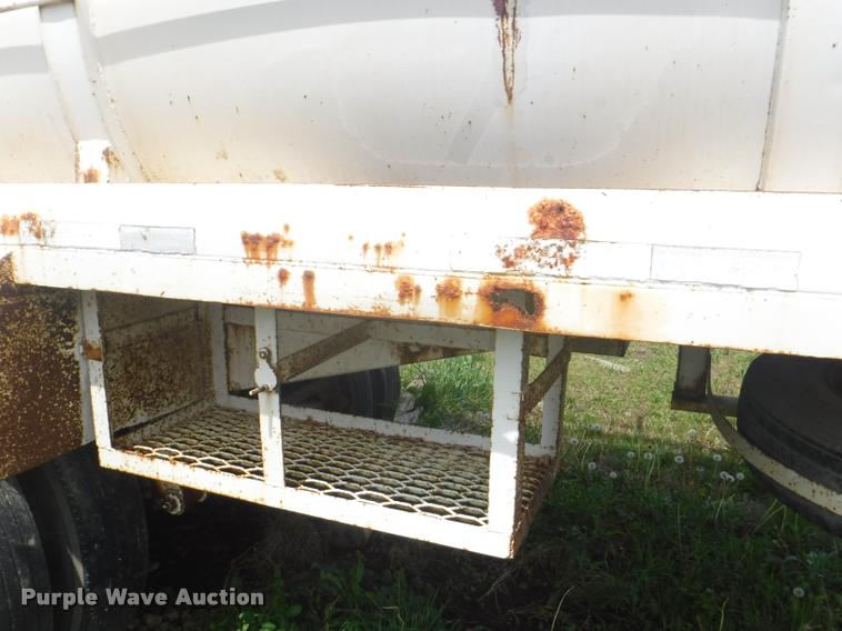 image for item DB3908 1981 Troxel tank trailer