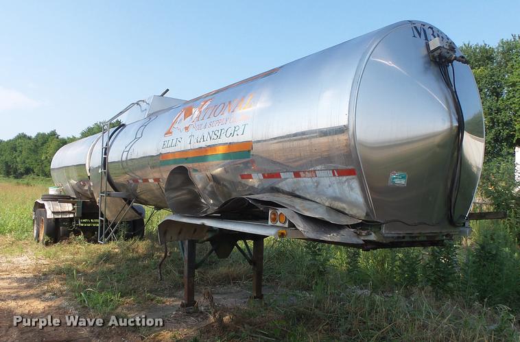 image for item DB7437 1979 Progress M301 tank trailer