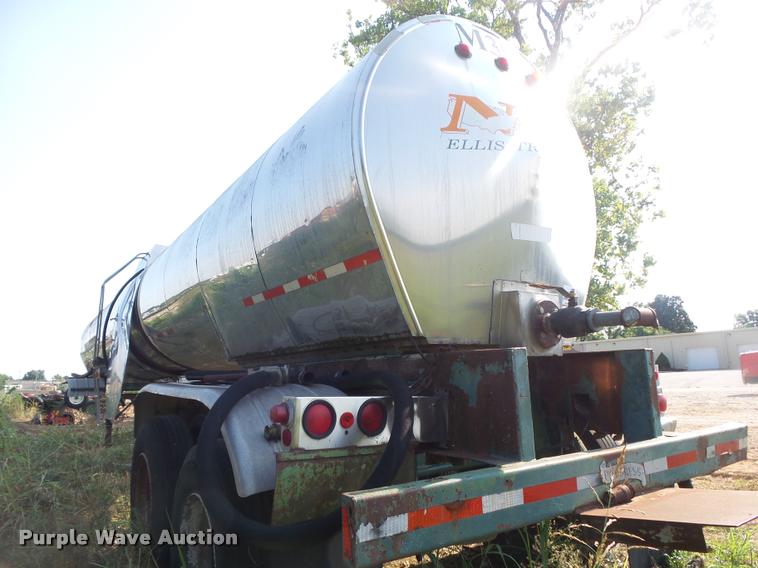 image for item DB7437 1979 Progress M301 tank trailer