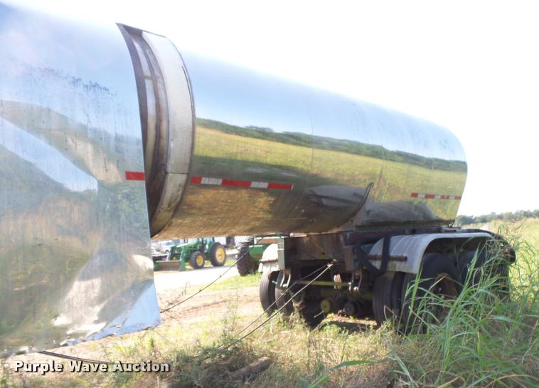 image for item DB7437 1979 Progress M301 tank trailer