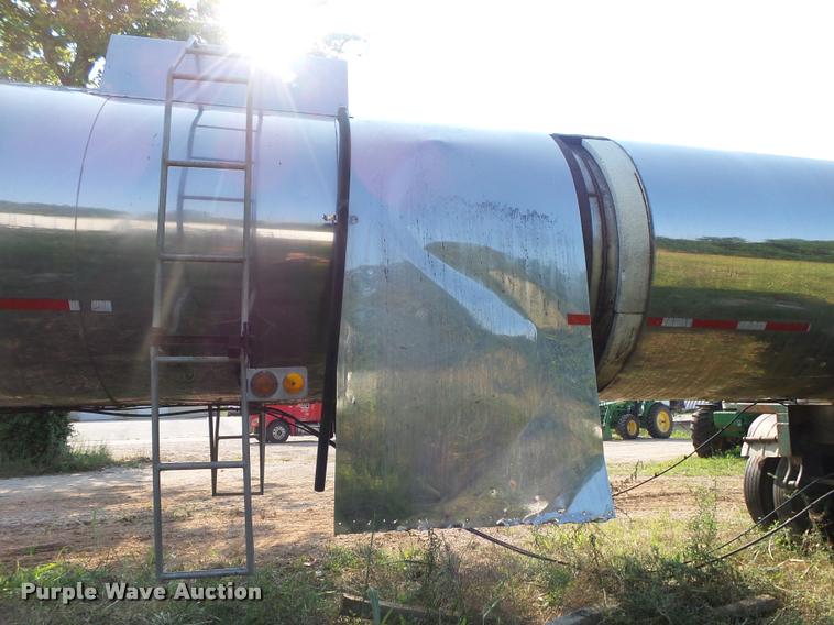 image for item DB7437 1979 Progress M301 tank trailer