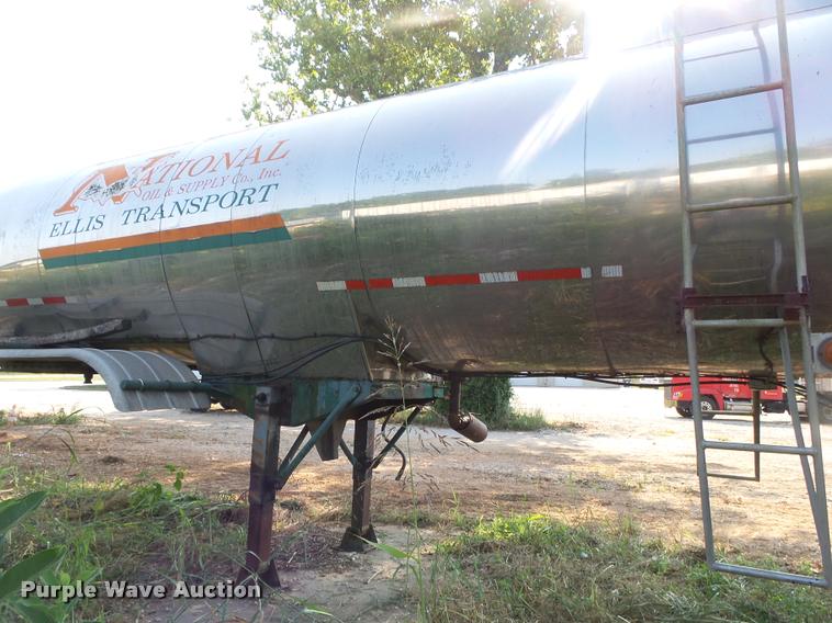 image for item DB7437 1979 Progress M301 tank trailer