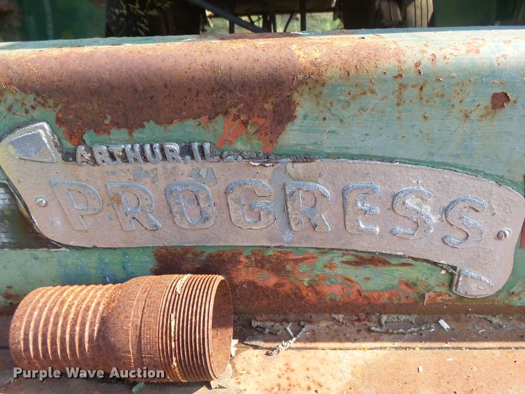 image for item DB7437 1979 Progress M301 tank trailer