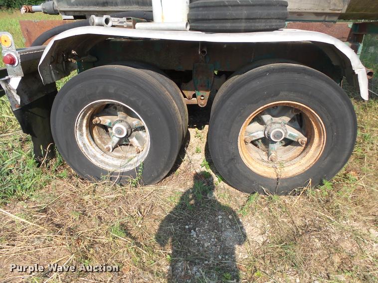 image for item DB7437 1979 Progress M301 tank trailer