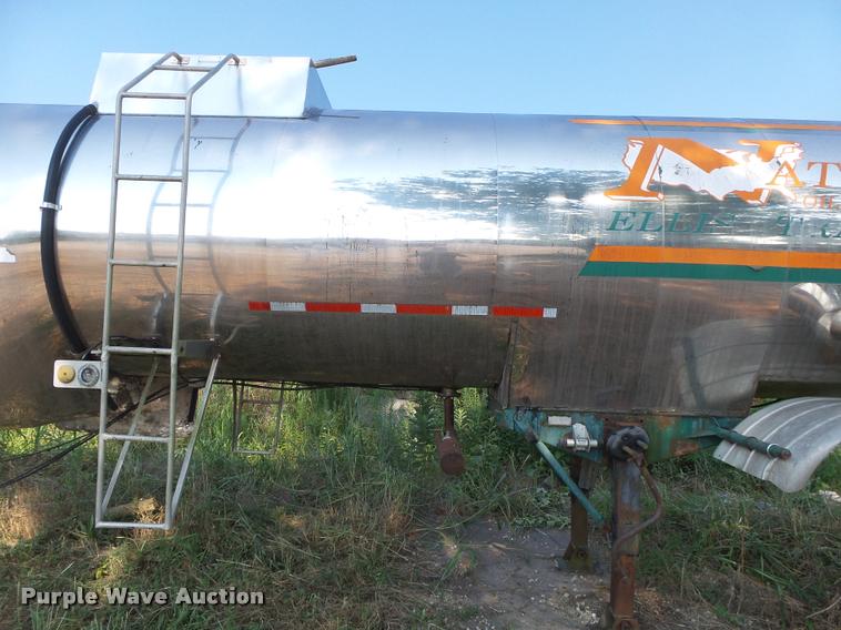 image for item DB7437 1979 Progress M301 tank trailer