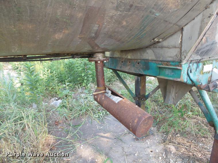 image for item DB7437 1979 Progress M301 tank trailer