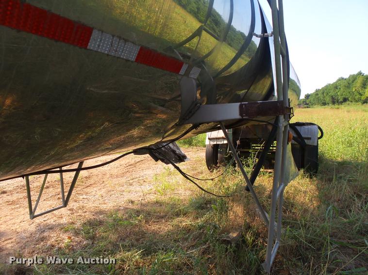 image for item DB7437 1979 Progress M301 tank trailer