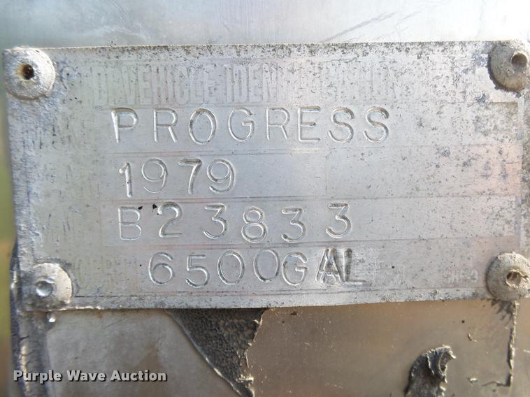 image for item DB7437 1979 Progress M301 tank trailer