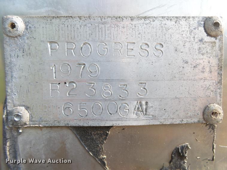 image for item DB7437 1979 Progress M301 tank trailer