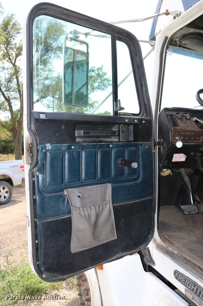 image for item DB9290 1996 Freightliner FLD semi truck