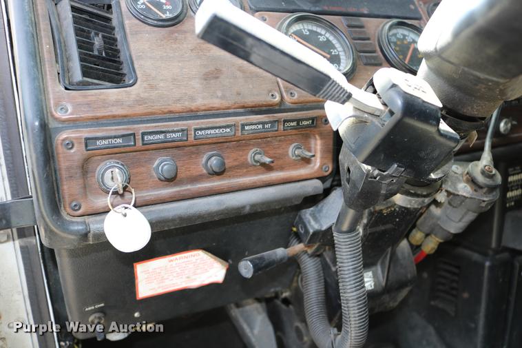 image for item DB9290 1996 Freightliner FLD semi truck