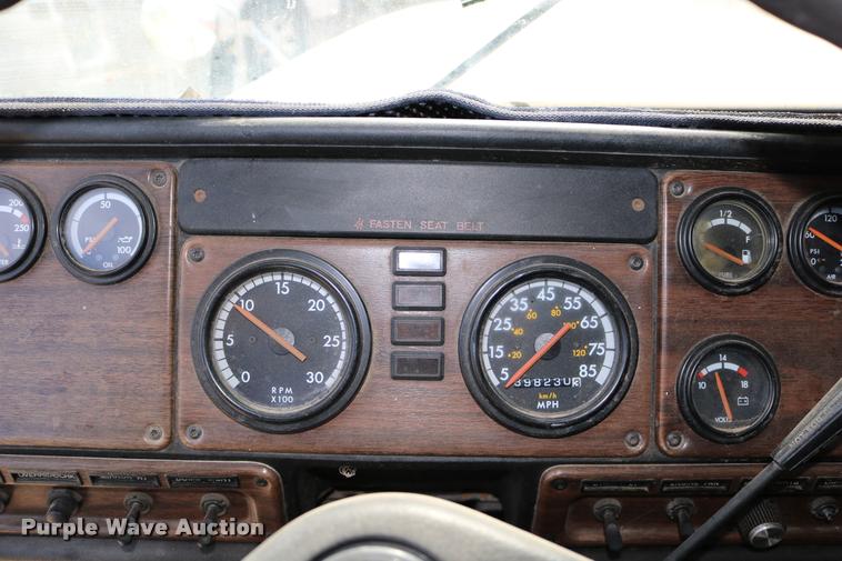 image for item DB9290 1996 Freightliner FLD semi truck