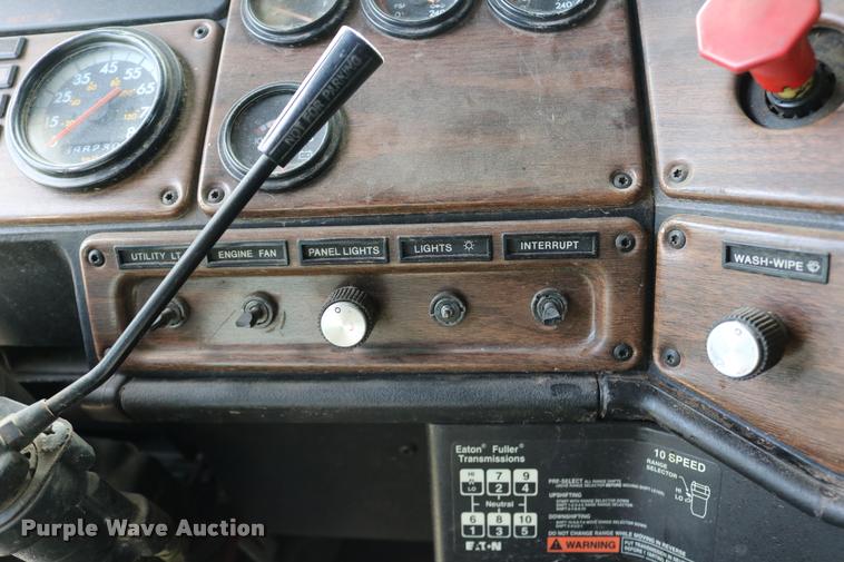 image for item DB9290 1996 Freightliner FLD semi truck