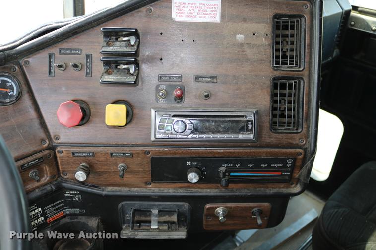 image for item DB9290 1996 Freightliner FLD semi truck