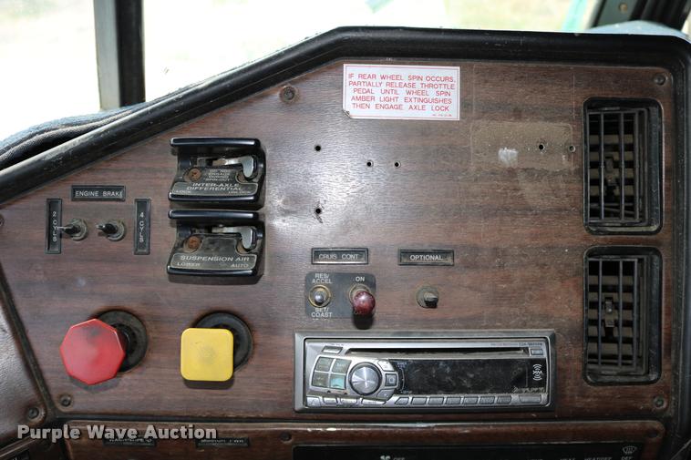 image for item DB9290 1996 Freightliner FLD semi truck