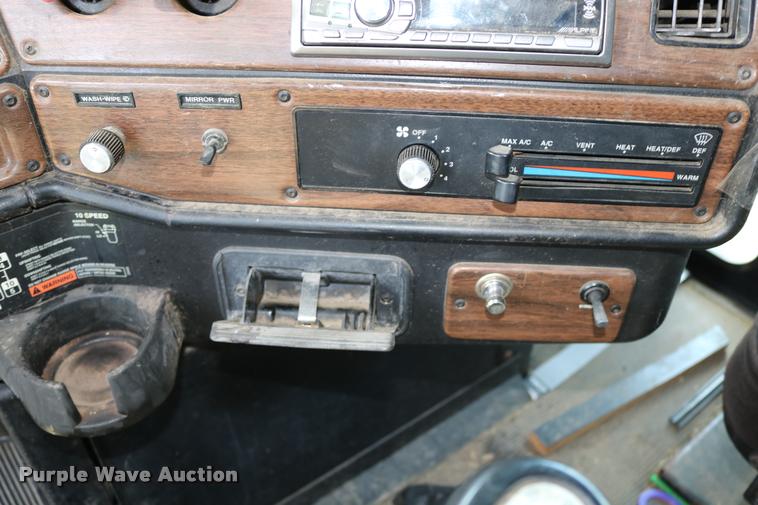 image for item DB9290 1996 Freightliner FLD semi truck