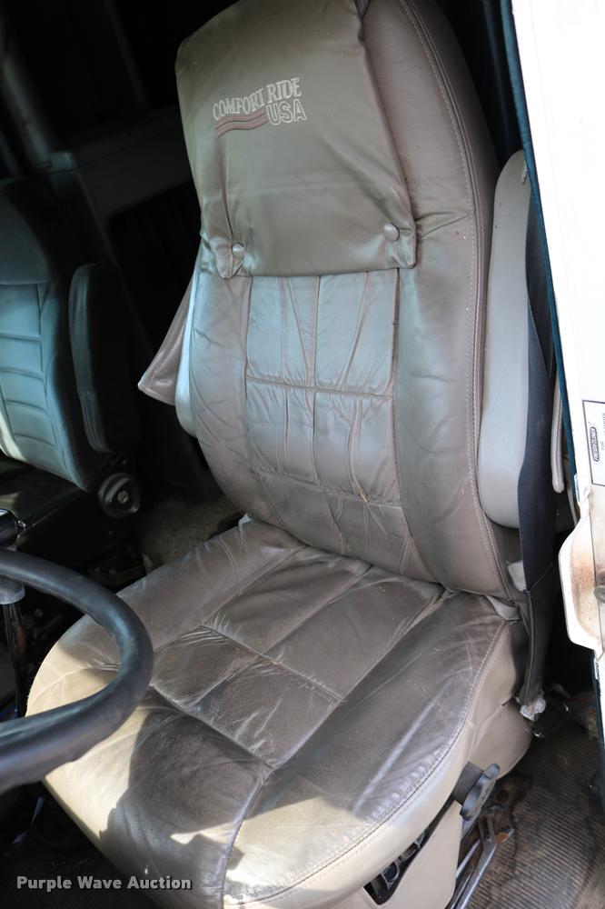 image for item DB9290 1996 Freightliner FLD semi truck