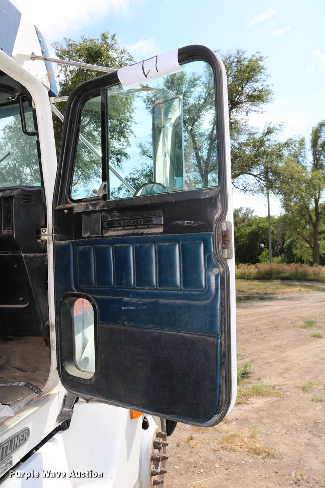 image for item DB9290 1996 Freightliner FLD semi truck