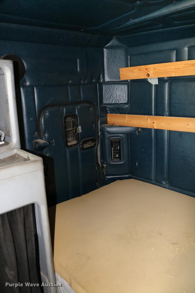 image for item DB9290 1996 Freightliner FLD semi truck