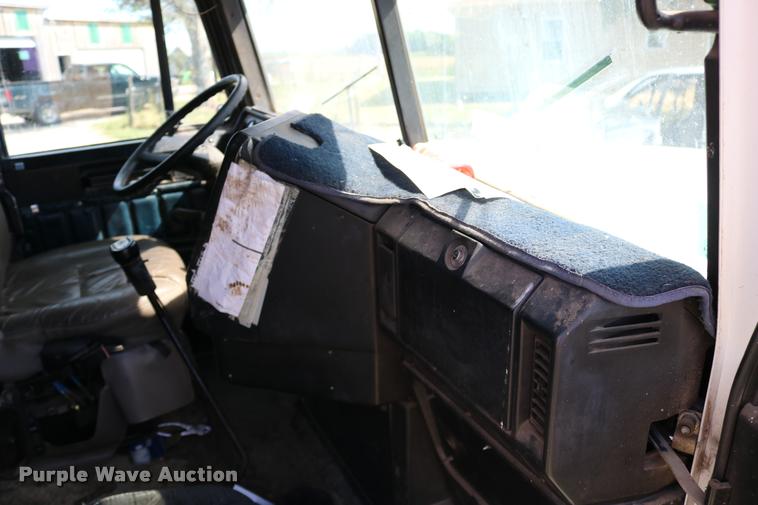 image for item DB9290 1996 Freightliner FLD semi truck