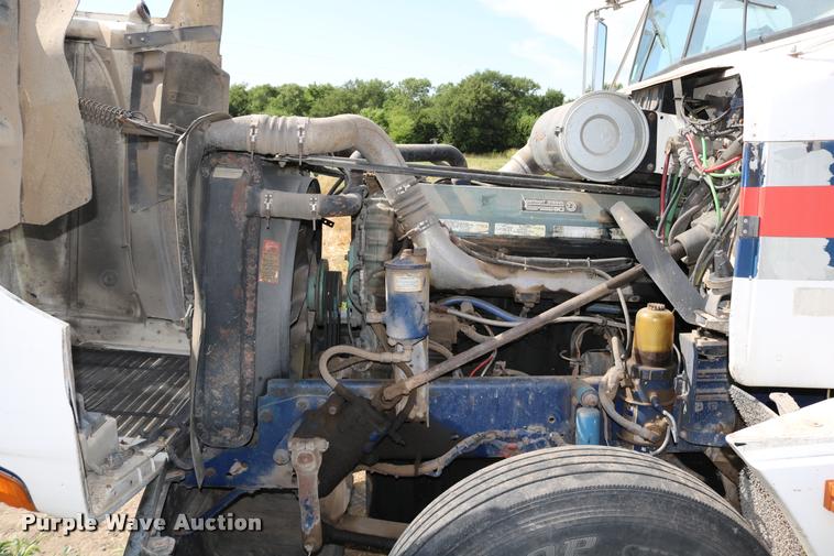 image for item DB9290 1996 Freightliner FLD semi truck