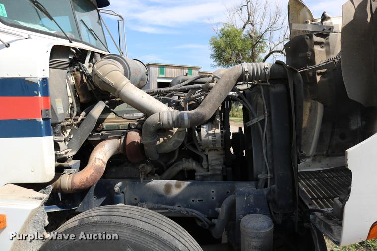 image for item DB9290 1996 Freightliner FLD semi truck